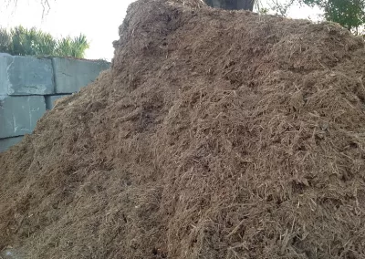 picture of heap of natural brown colored mulch