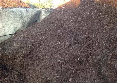 picture of heap of organic potting soil for bluk purchase
