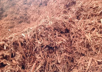 picture of heap of red mulch for bulk purchase